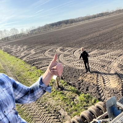 19. April:  die Erbse ist in der Erde